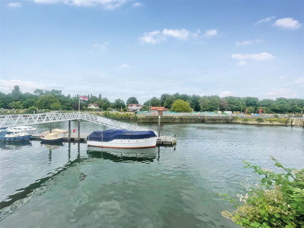 The Aldous Boathouse, 20A, Manor Road, TEDDINGTON, Middlesex, TW11 8BG