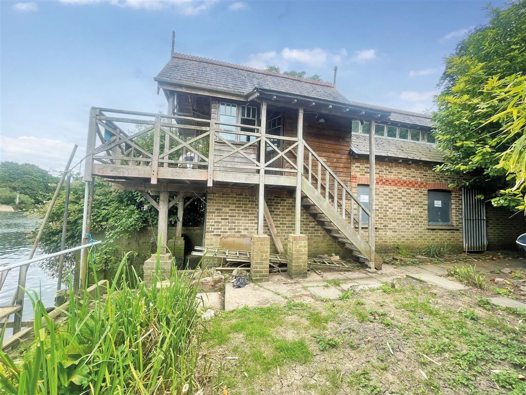 The Aldous Boathouse, 20A, Manor Road, TEDDINGTON, Middlesex, TW11 8BG