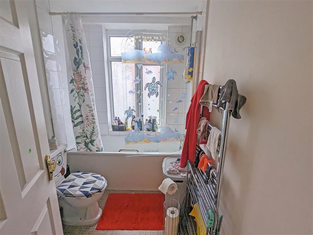 Flat 5, 33, High Street, London, SE25 6HA