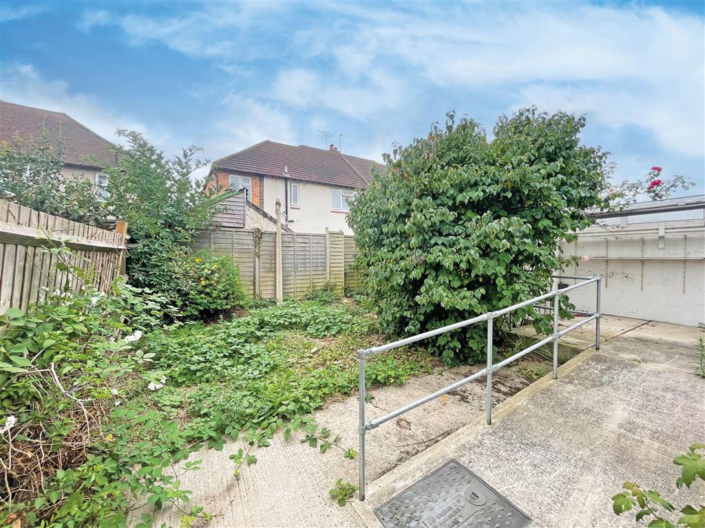 21, Russell Close, DARTFORD, Kent, DA1 4PU