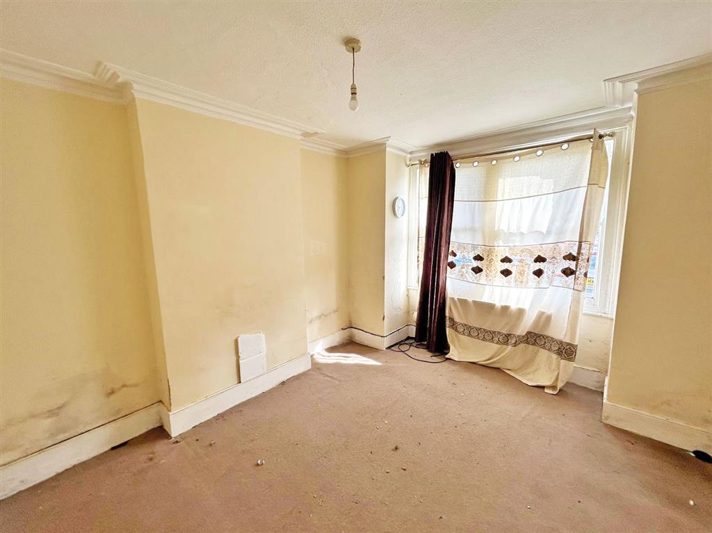 Ground Floor Flat, 30, Graham Road, MITCHAM, Surrey, CR4 2HA