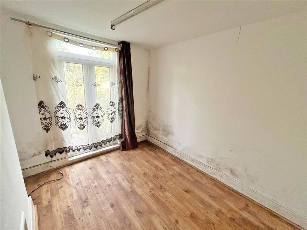 Ground Floor Flat, 30, Graham Road, MITCHAM, Surrey, CR4 2HA