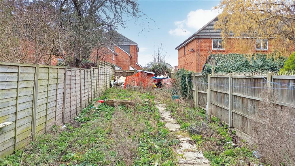 Ground Floor Flat, 30, Graham Road, MITCHAM, Surrey, CR4 2HA
