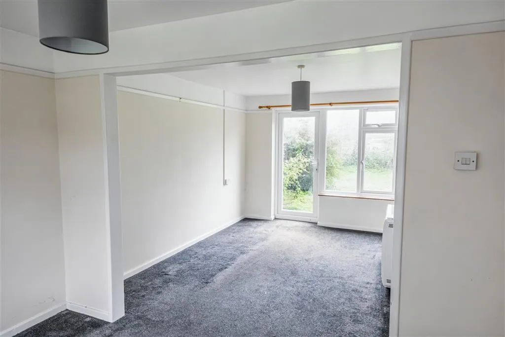 5, Broughtons Drive, CREWKERNE, Somerset, TA18 8LW