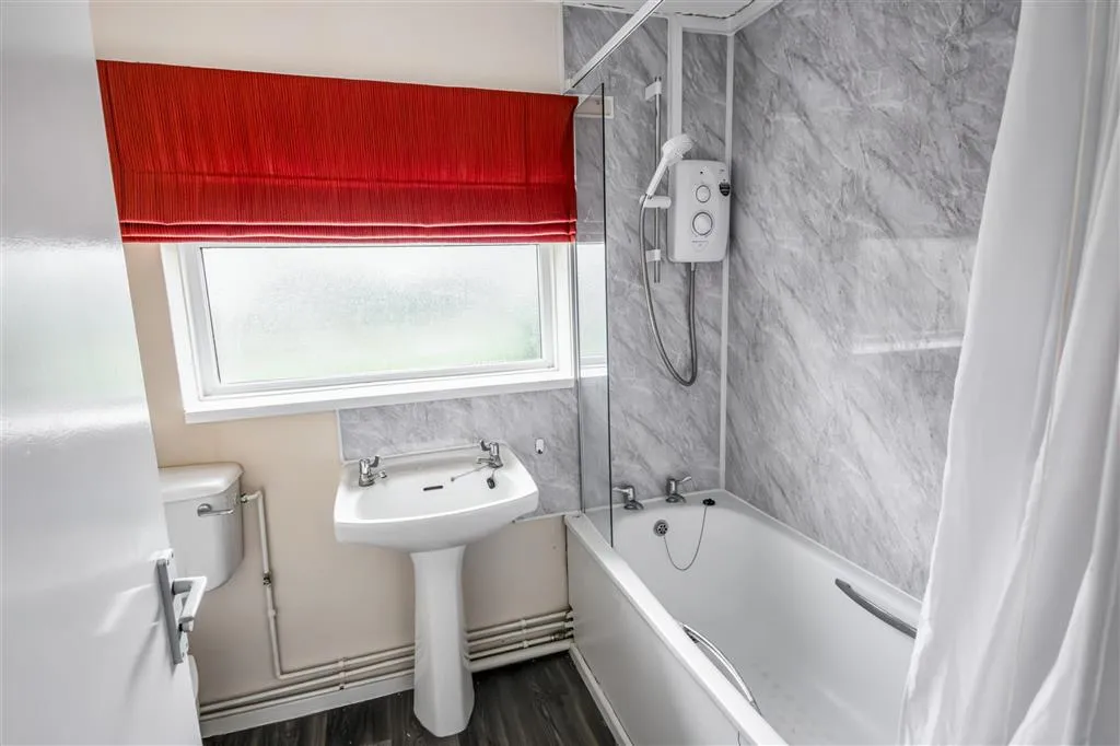 5, Broughtons Drive, CREWKERNE, Somerset, TA18 8LW