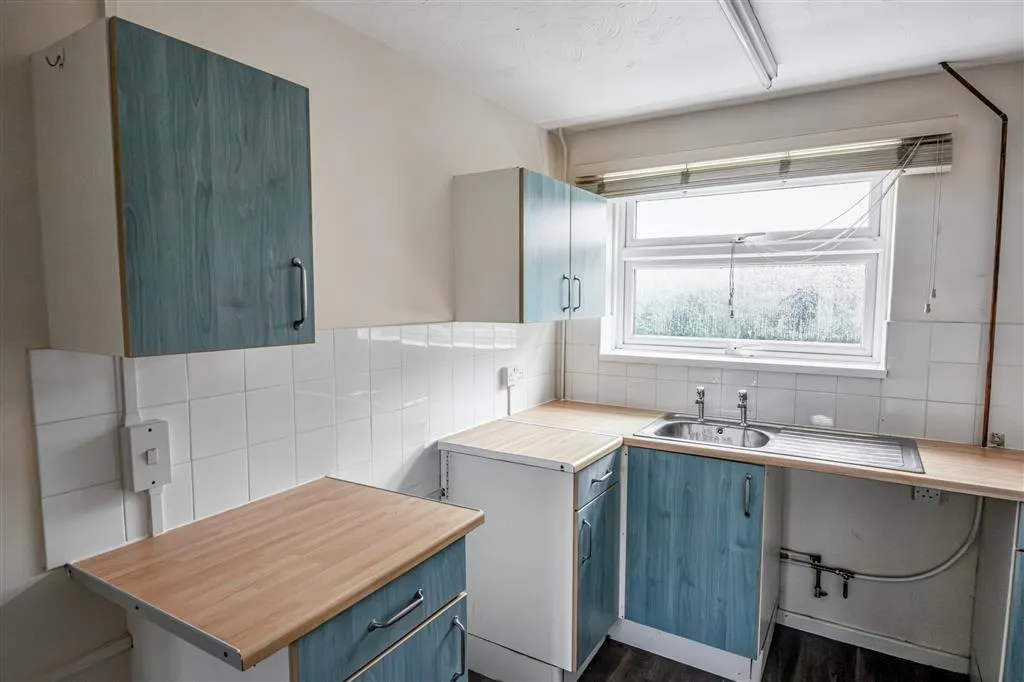 5, Broughtons Drive, CREWKERNE, Somerset, TA18 8LW