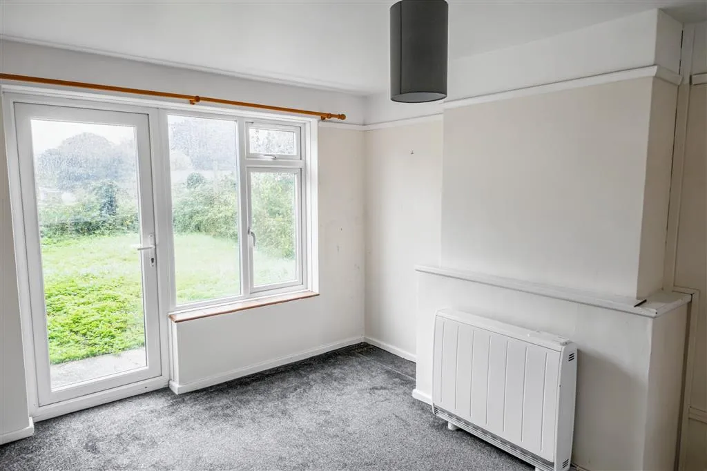 5, Broughtons Drive, CREWKERNE, Somerset, TA18 8LW