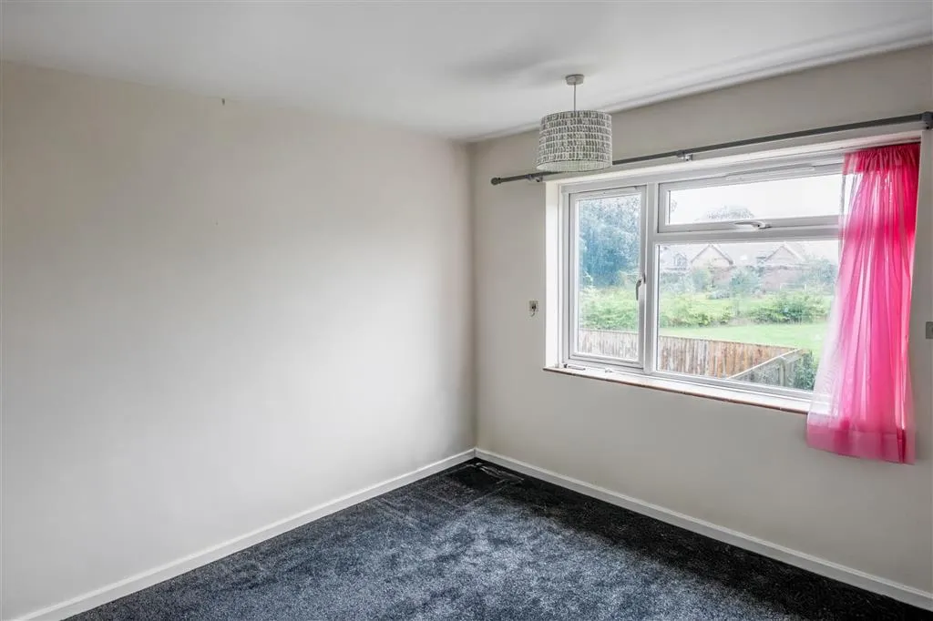 5, Broughtons Drive, CREWKERNE, Somerset, TA18 8LW