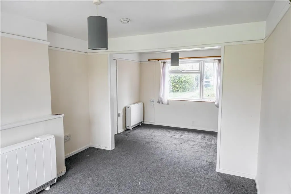 5, Broughtons Drive, CREWKERNE, Somerset, TA18 8LW