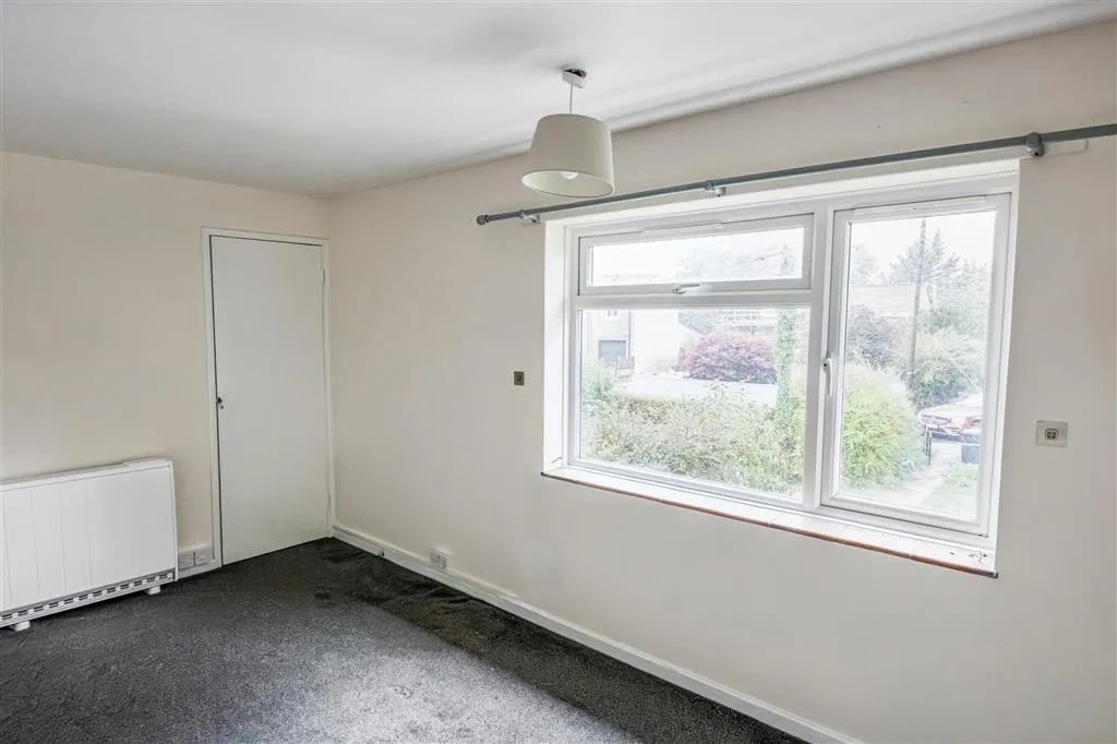 5, Broughtons Drive, CREWKERNE, Somerset, TA18 8LW