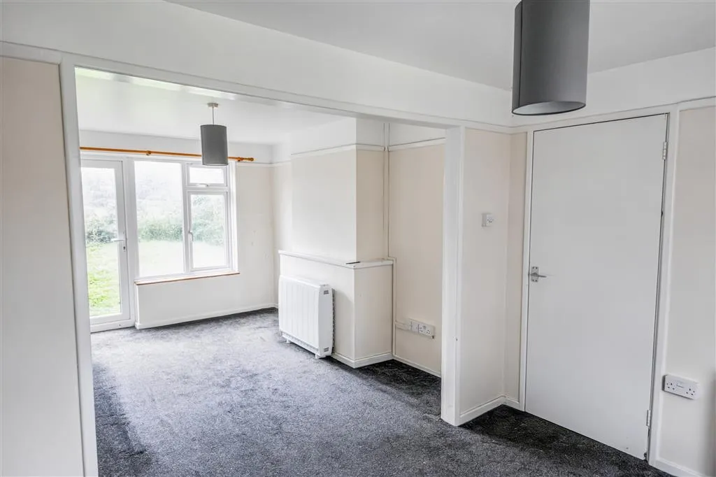 5, Broughtons Drive, CREWKERNE, Somerset, TA18 8LW