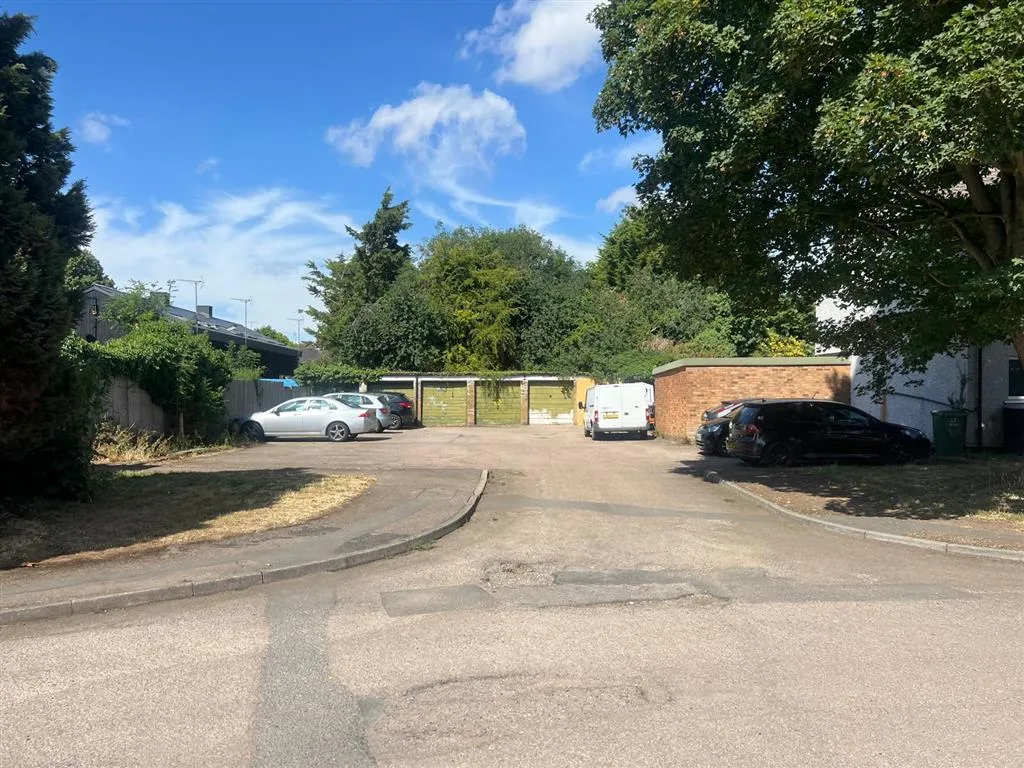 Allen Close Garages (adj. 25), Allen Close, ST. ALBANS, Hertfordshire, AL4 8TH