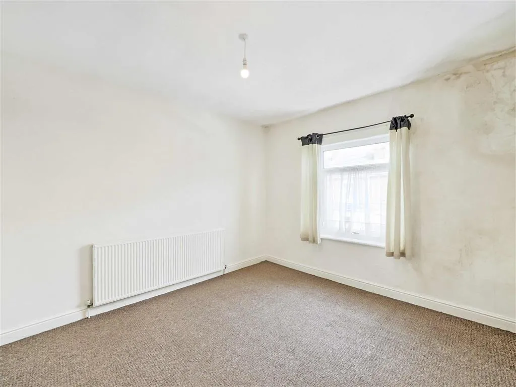 25, Hunloke Road, CHESTERFIELD, Derbyshire, S42 5RZ