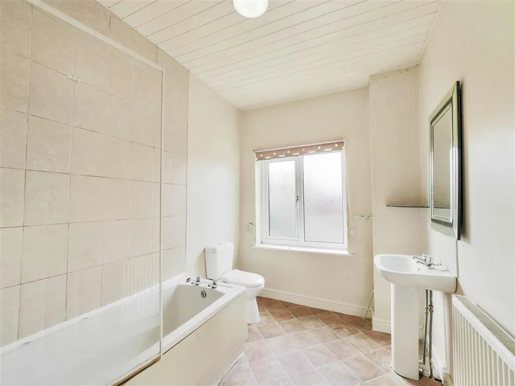 25, Hunloke Road, CHESTERFIELD, Derbyshire, S42 5RZ