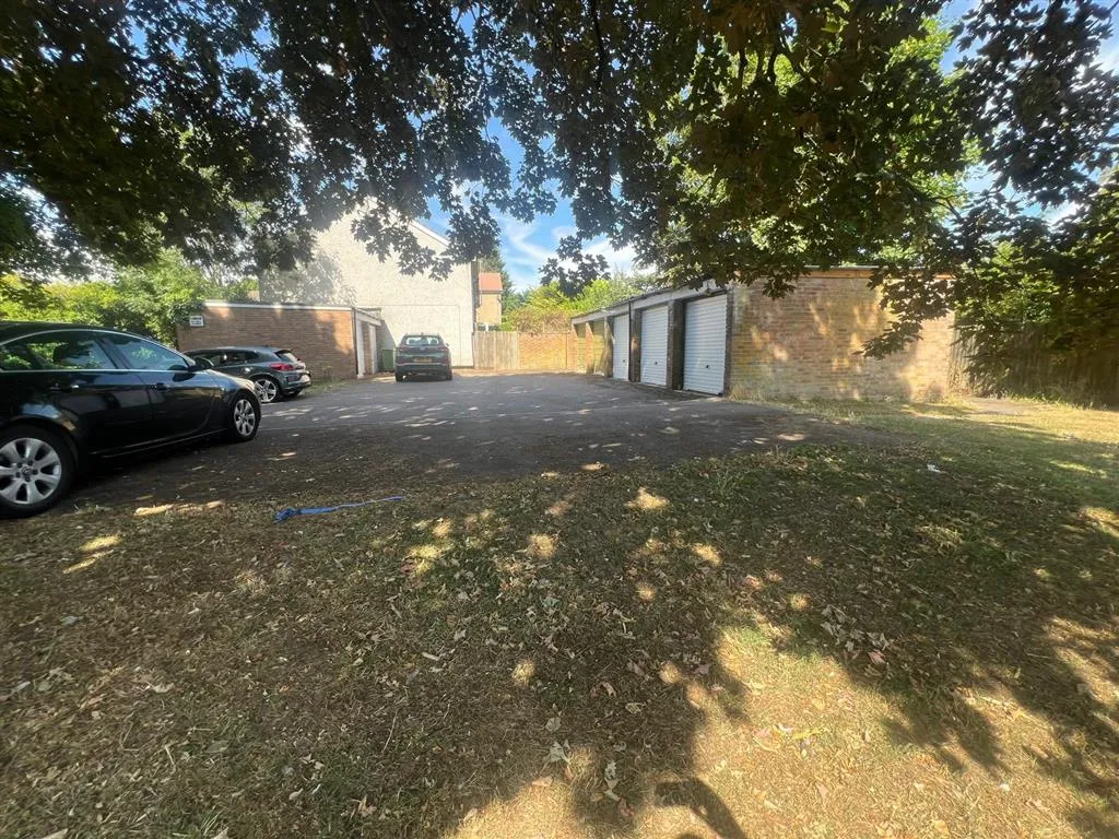 Allen Close Garages (adj. 55), Allen Close, ST. ALBANS, Hertfordshire, AL4 8TH
