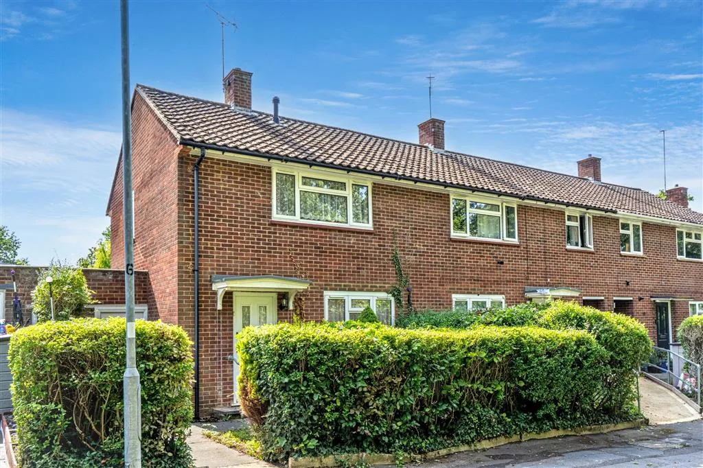 21, Windmill Road, BRACKNELL, Berkshire, RG42 1TT