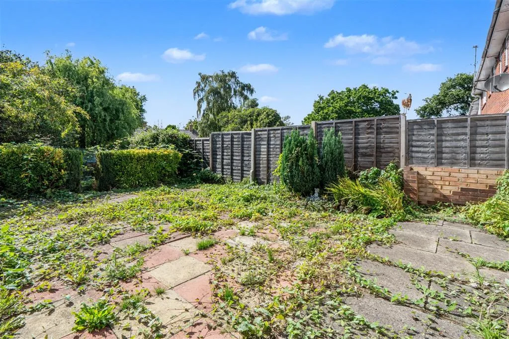 21, Windmill Road, BRACKNELL, Berkshire, RG42 1TT
