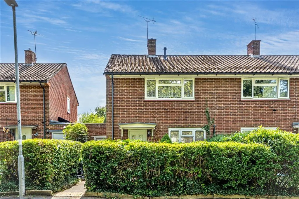 21, Windmill Road, BRACKNELL, Berkshire, RG42 1TT