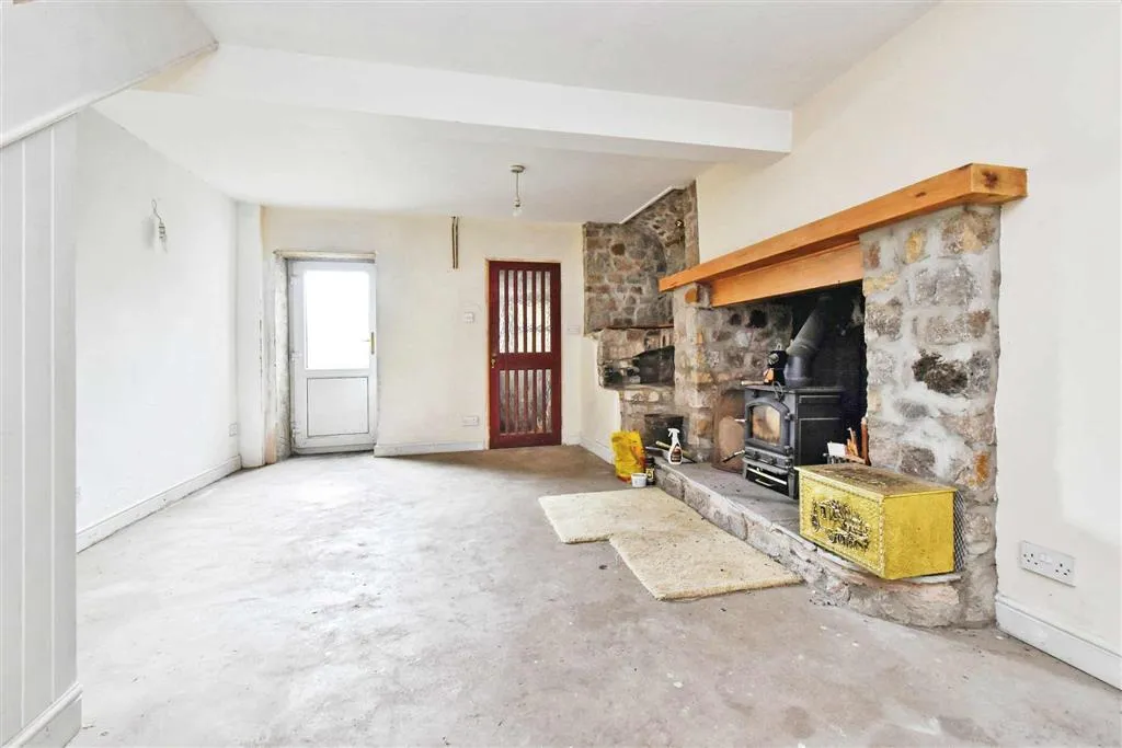 9, Collins Row, TREDEGAR, Gwent, NP22 5QL
