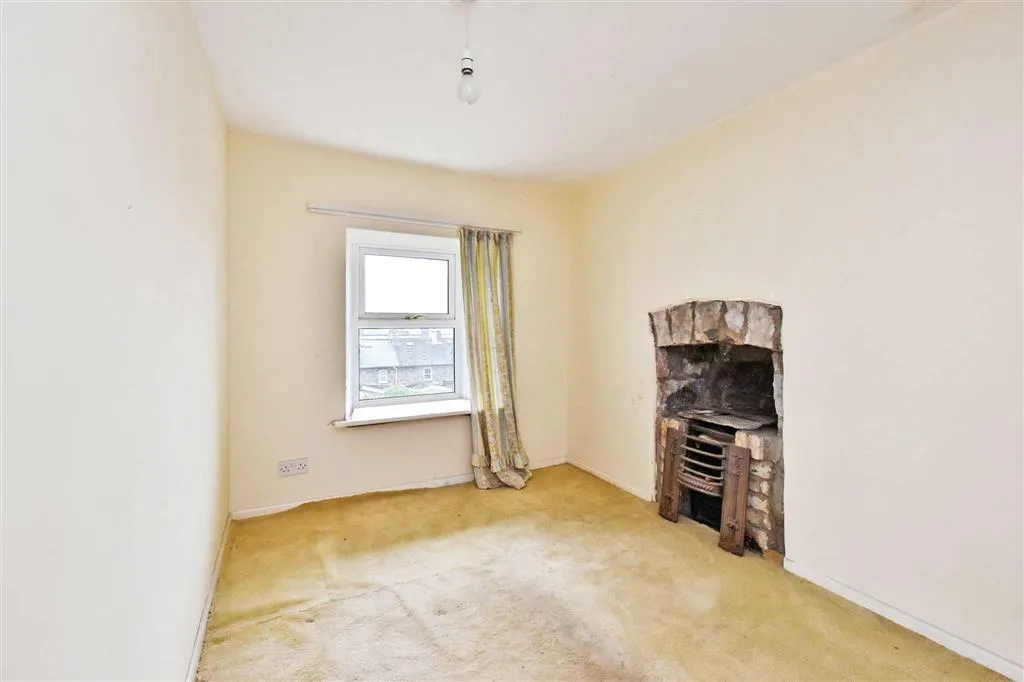 9, Collins Row, TREDEGAR, Gwent, NP22 5QL