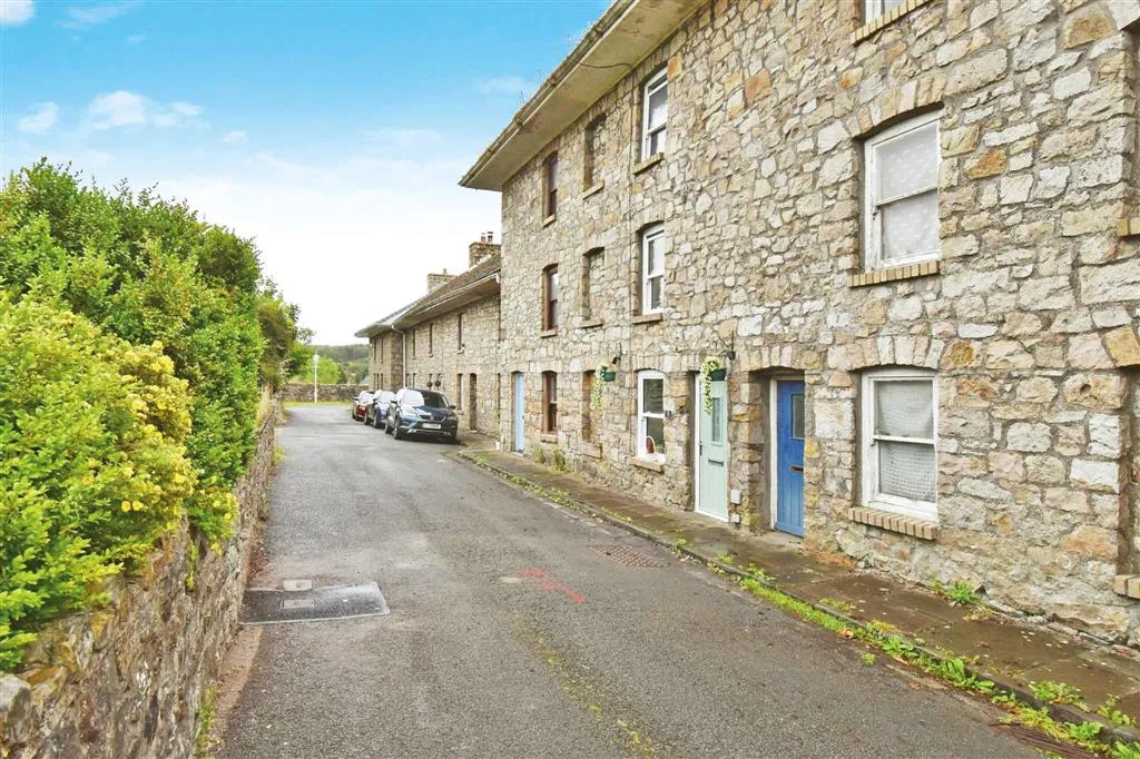9, Collins Row, TREDEGAR, Gwent, NP22 5QL