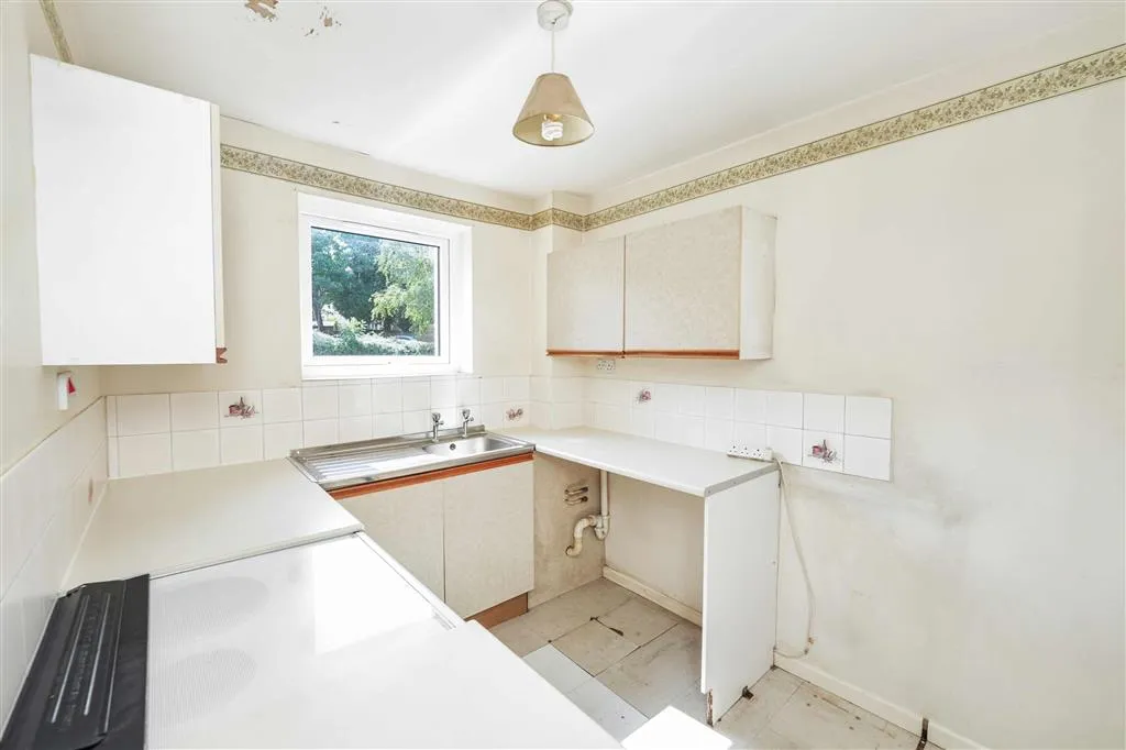 95, Ellan Hay Road, BRISTOL, Avon, BS32 0HA