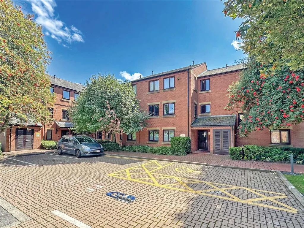8, Chantrell Court, LEEDS, West Yorkshire, LS2 7HA