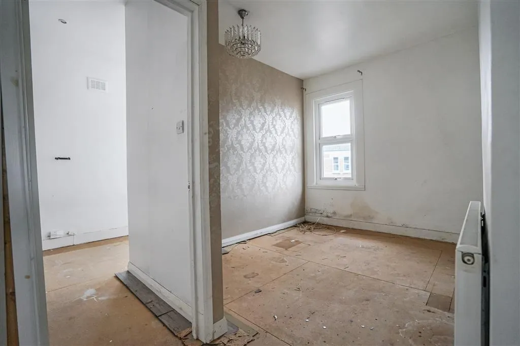 Flat 3, 59, Strathblaine Road, LONDON, SW11 1RG
