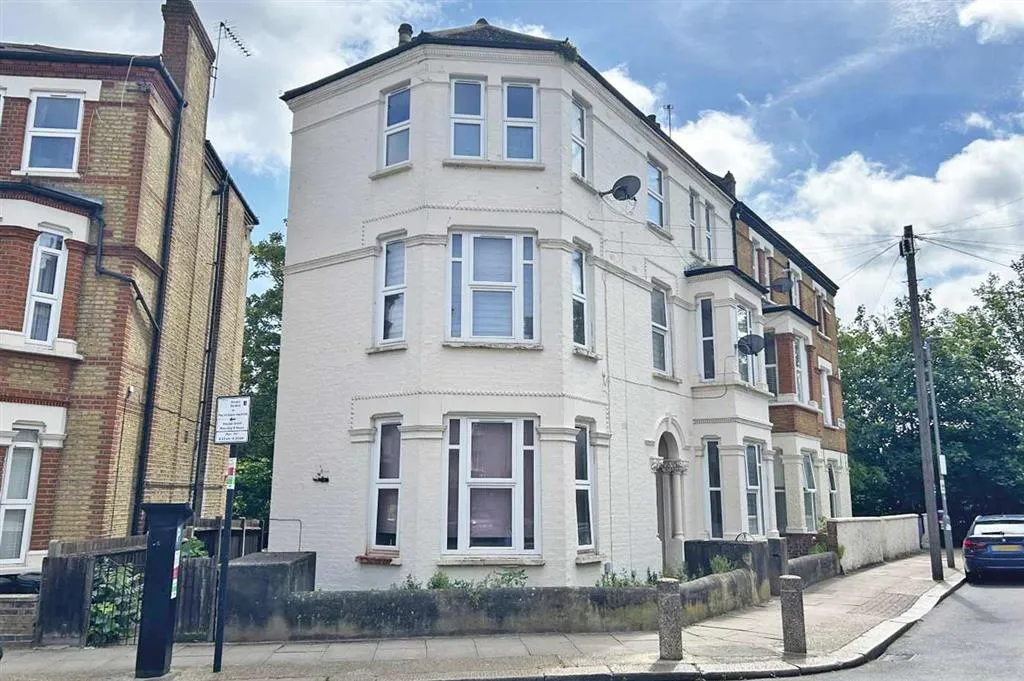 Flat 3, 59, Strathblaine Road, LONDON, SW11 1RG