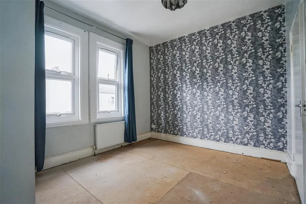 Flat 3, 59, Strathblaine Road, LONDON, SW11 1RG