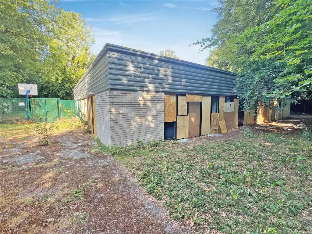 Broadoaks, Pack Lane, BASINGSTOKE, Hampshire, RG22 5TH