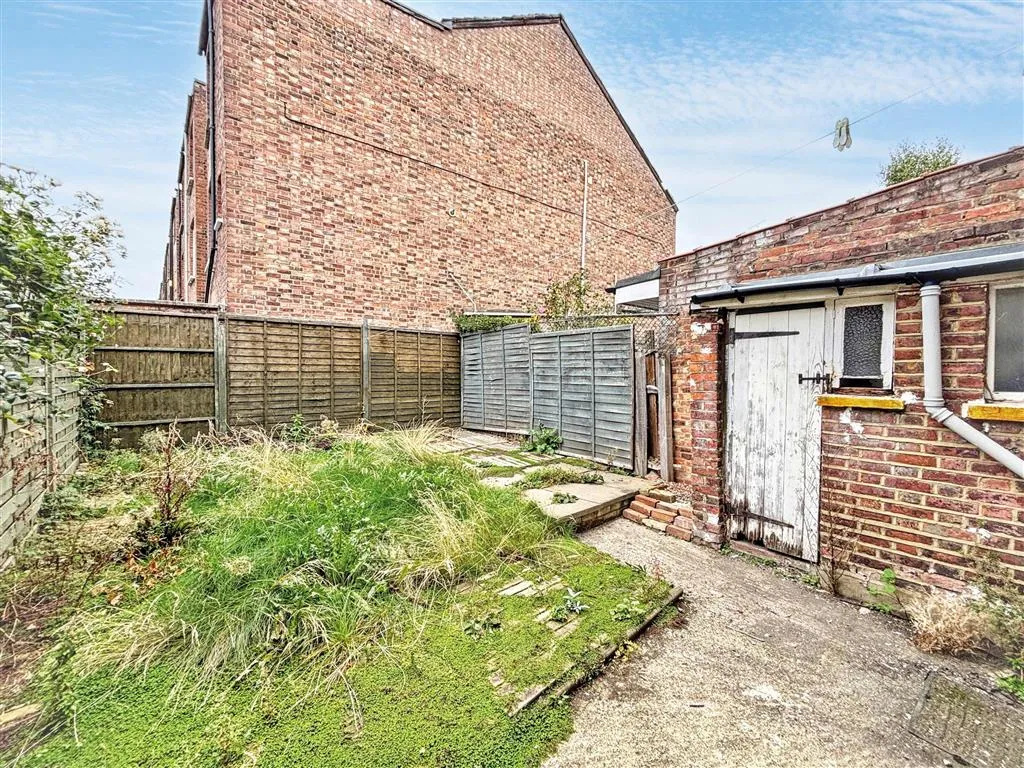 Flat A, 60, Rathcoole Gardens, LONDON, Hornsey, N8 9NB