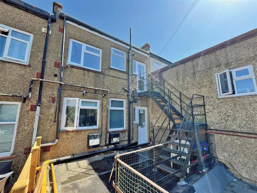 109b, Central Road, WORCESTER PARK, Surrey, KT4 8DU