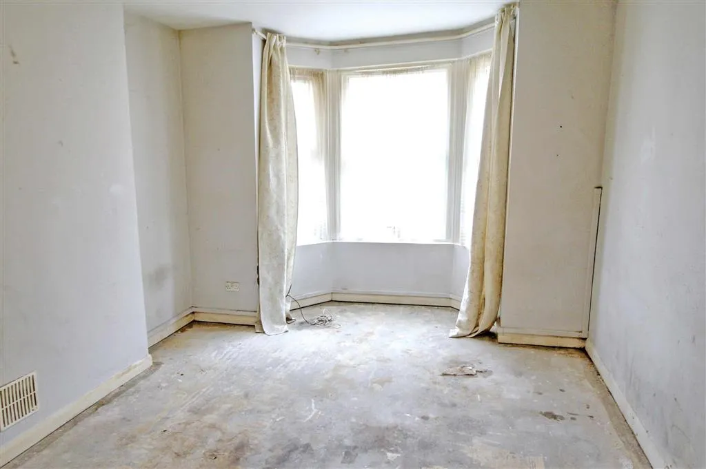 Flat 2, Wellington House, Castle Hill Passage, HASTINGS, East Sussex, TN34 1PG