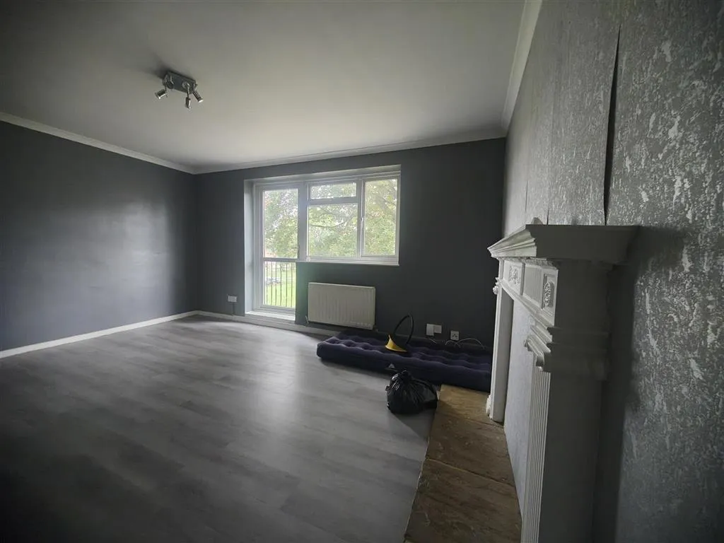 42, Homefield Gardens, TADWORTH, Surrey, KT20 5HP
