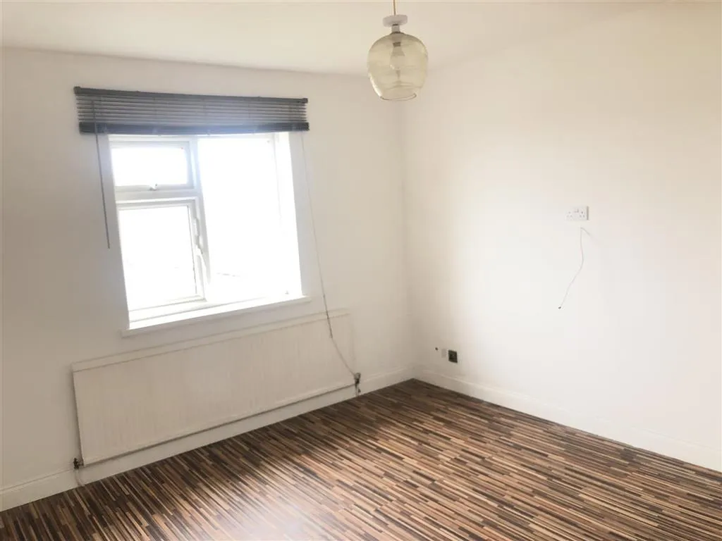 34, Essex Close, RAYLEIGH, Essex, SS6 8SX