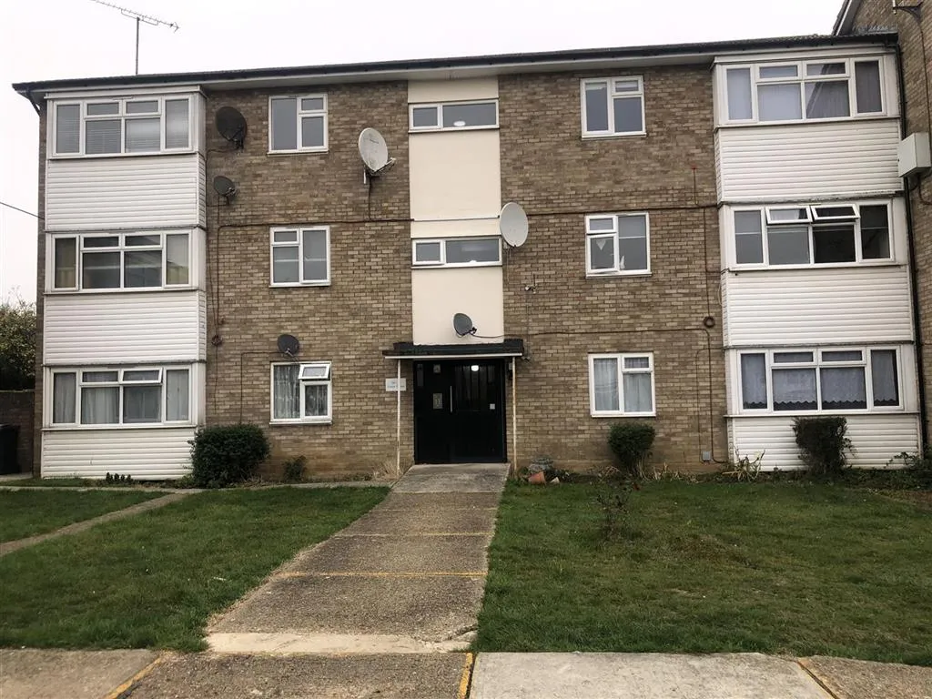 34, Essex Close, RAYLEIGH, Essex, SS6 8SX