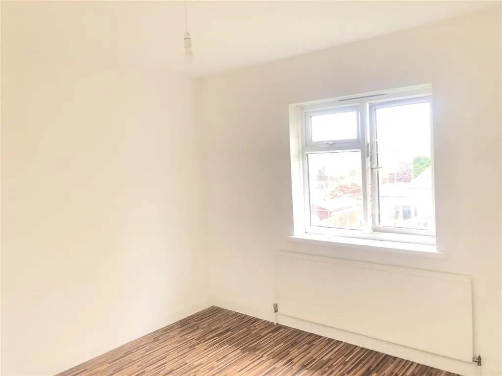 34, Essex Close, RAYLEIGH, Essex, SS6 8SX
