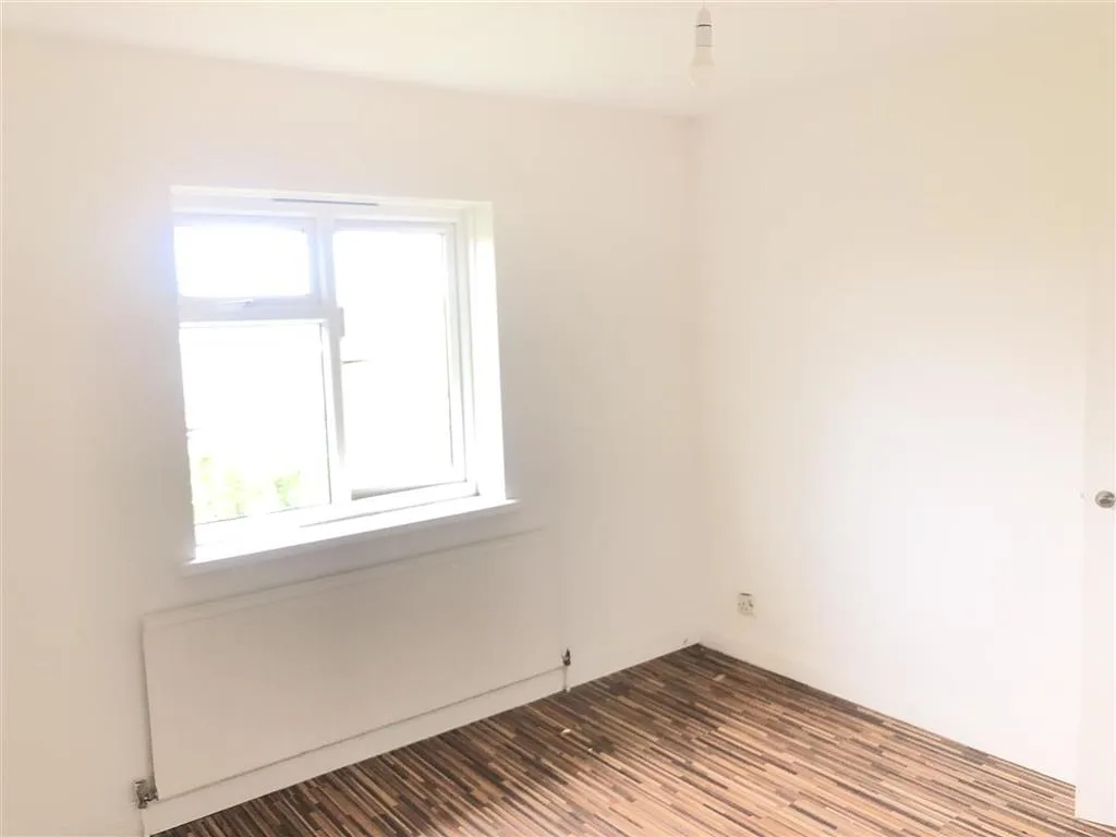 34, Essex Close, RAYLEIGH, Essex, SS6 8SX
