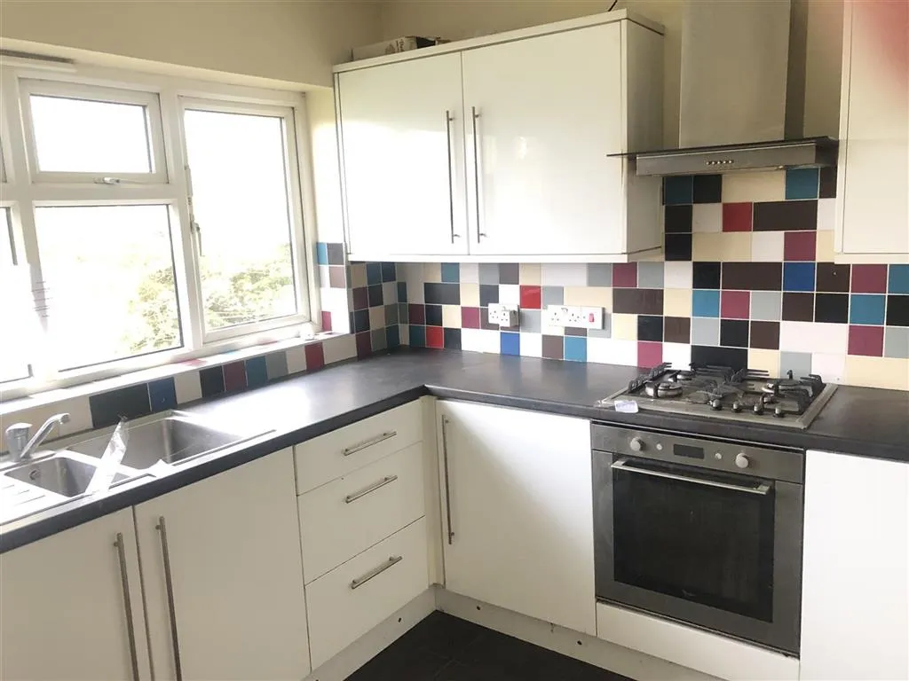 34, Essex Close, RAYLEIGH, Essex, SS6 8SX