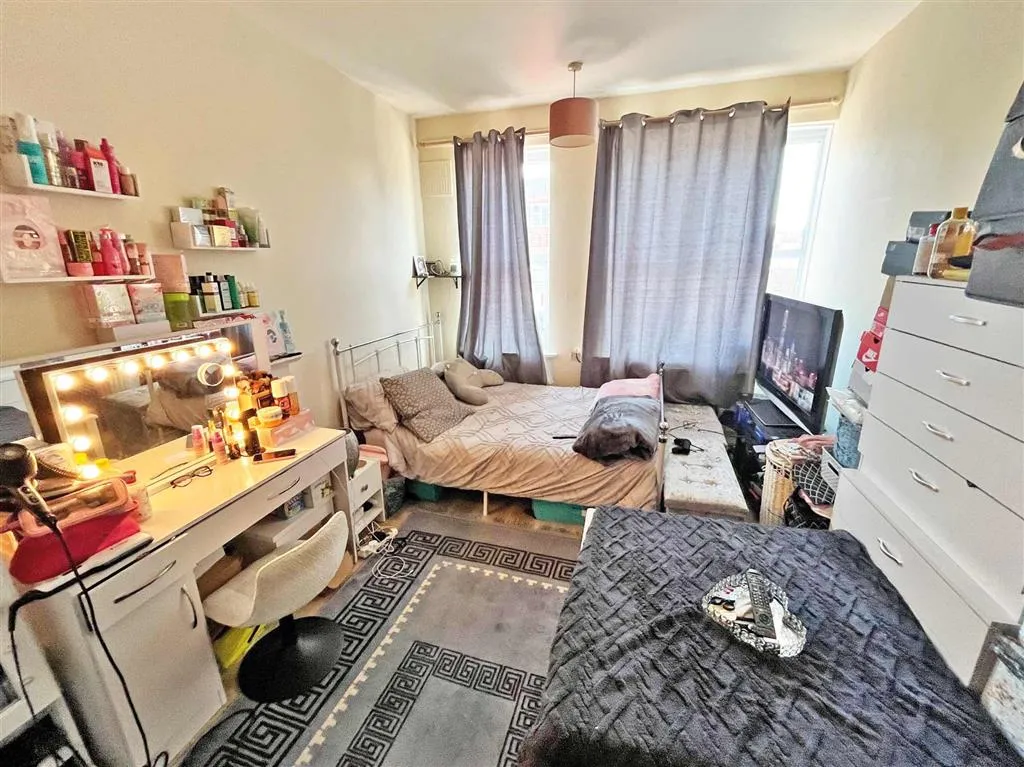 109a, Central Road, WORCESTER PARK, Surrey, KT4 8DU