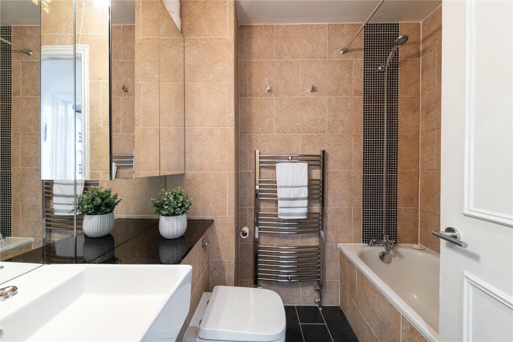 Flat 3, The Roundhouse, 2, North Side Wandsworth Common, London, SW18 2SS
