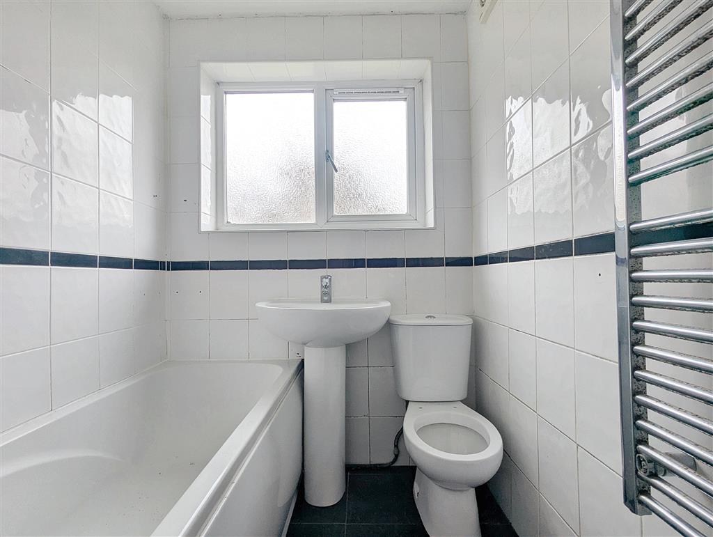 2 Upper Ruxley Cottages, Maidstone Road, SIDCUP, Kent, DA14 5AP