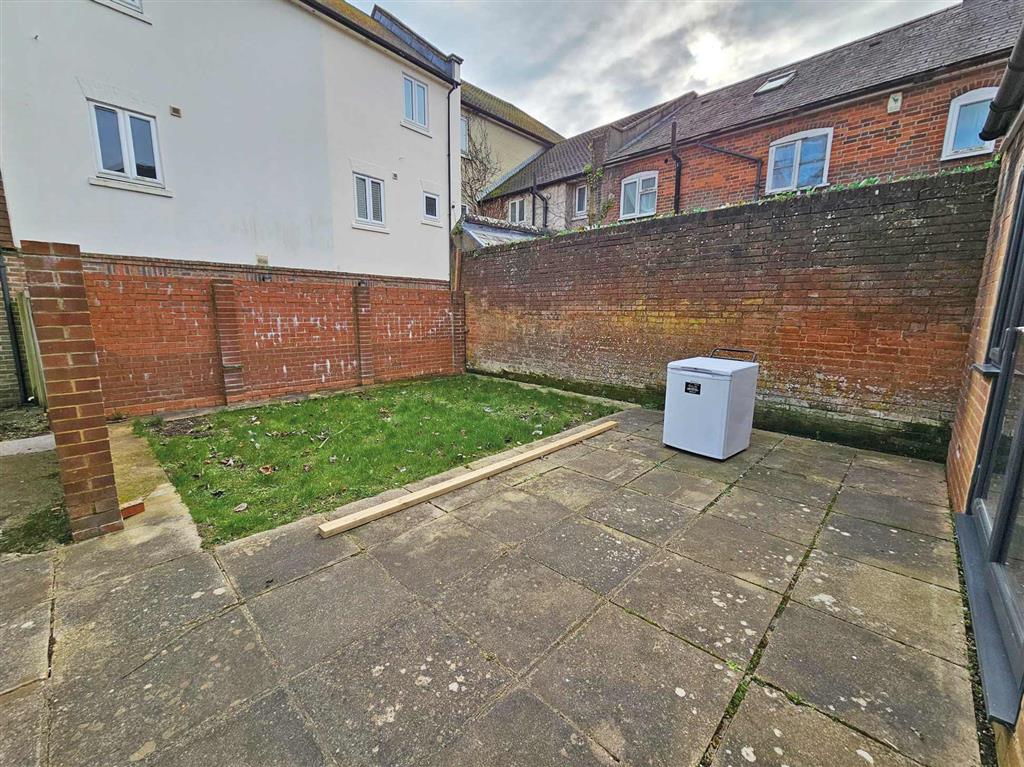 1, Bridge Street, FORDINGBRIDGE, Hampshire, SP6 1AH