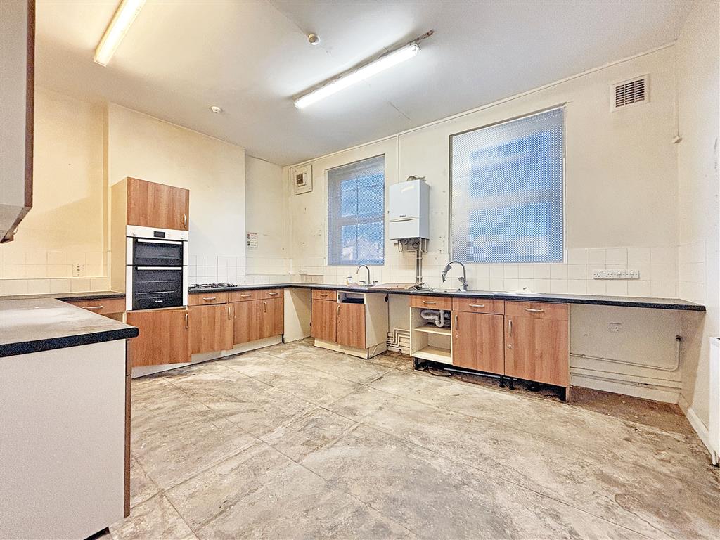 2, Endymion Road, London, N4 1EE