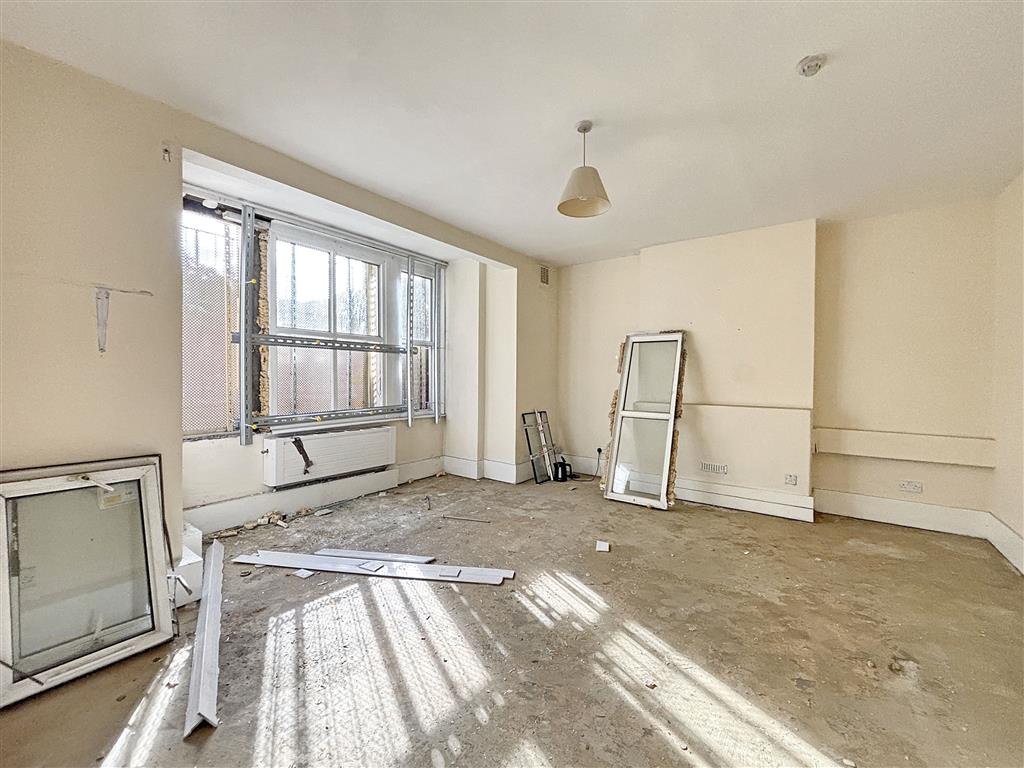2, Endymion Road, London, N4 1EE