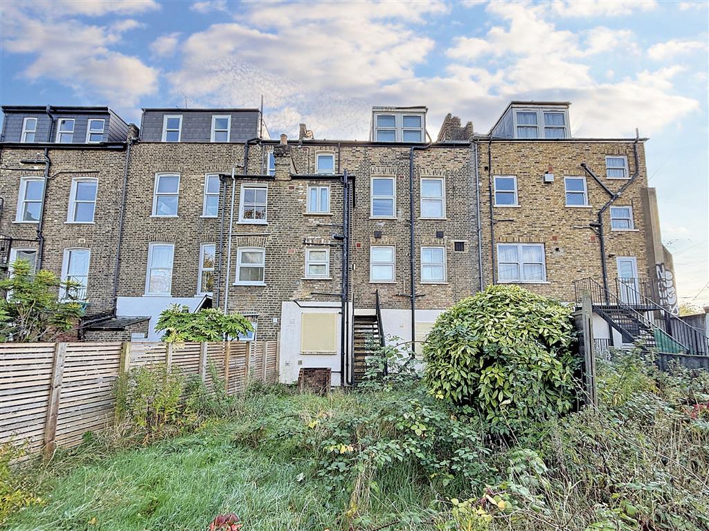 2, Endymion Road, London, N4 1EE