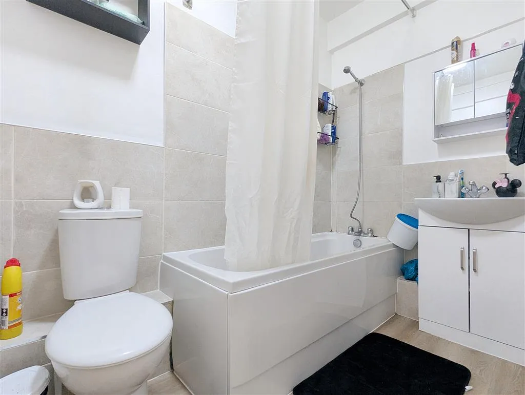 Flat 68, Rosehill Court, St. Helier Avenue, MORDEN, Surrey, SM4 6JT