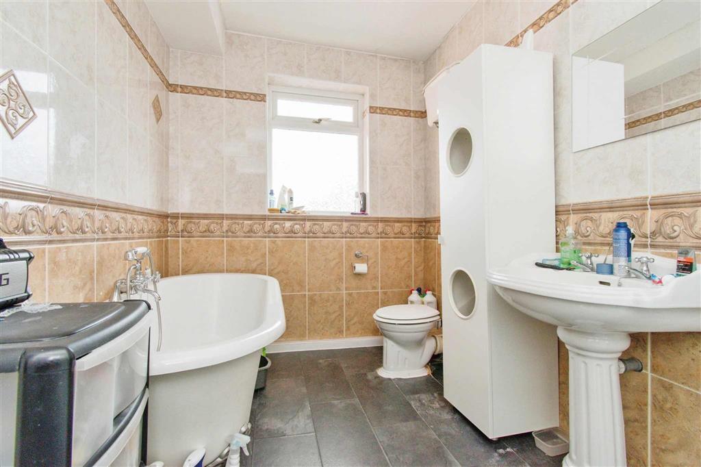 48, Smawthorne Lane, CASTLEFORD, West Yorkshire, WF10 4EW