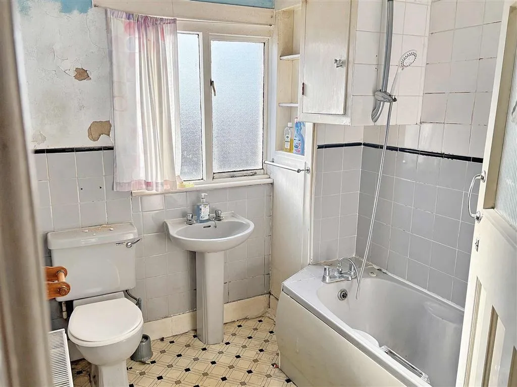 91, Shakespeare Drive, WESTCLIFF-ON-SEA, Essex, SS0 9AA